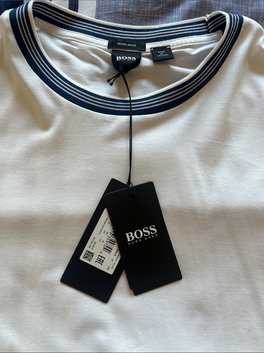 Hugo BOSS NWT Tee - Picture 2 of 2